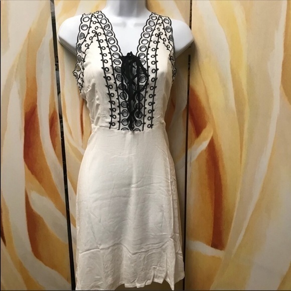 ❣️ Sale was 45$ down sizing ❣️ Black and white flare dress - Picture 6 of 8